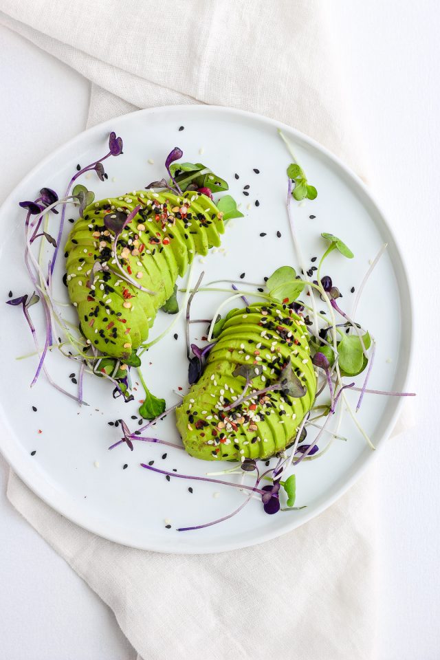 Whole30 Weekly Menu Plan - a weeks worth of breakfast, lunch, dinner and snack! #whole30 #whole30weeklymealplan #weeklymealplan #whole30recipes Whole30 Weekly Menu Plan