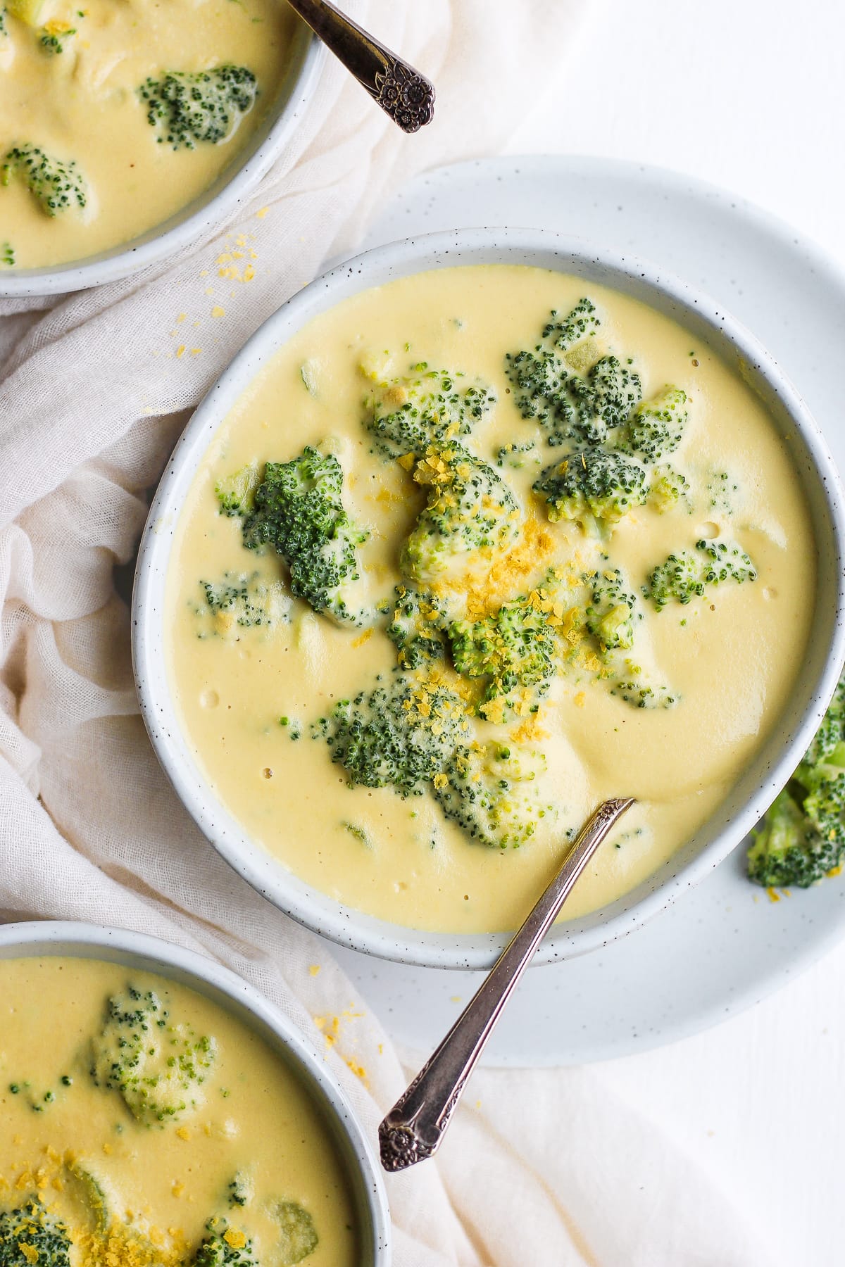 Dreamy Dairy-Free Broccoli Cheese Soup - the most amazing broccoli cheese soup that is dairy-free, vegan and Whole30!! #whole30 #dairyfree #plantbased #fallrecipes #veganbroccolicheesesoup #broccolicheesesoup #dairyfreebroccolicheesesoup The best recipe for an easy dairy free broccoli cheese soup.