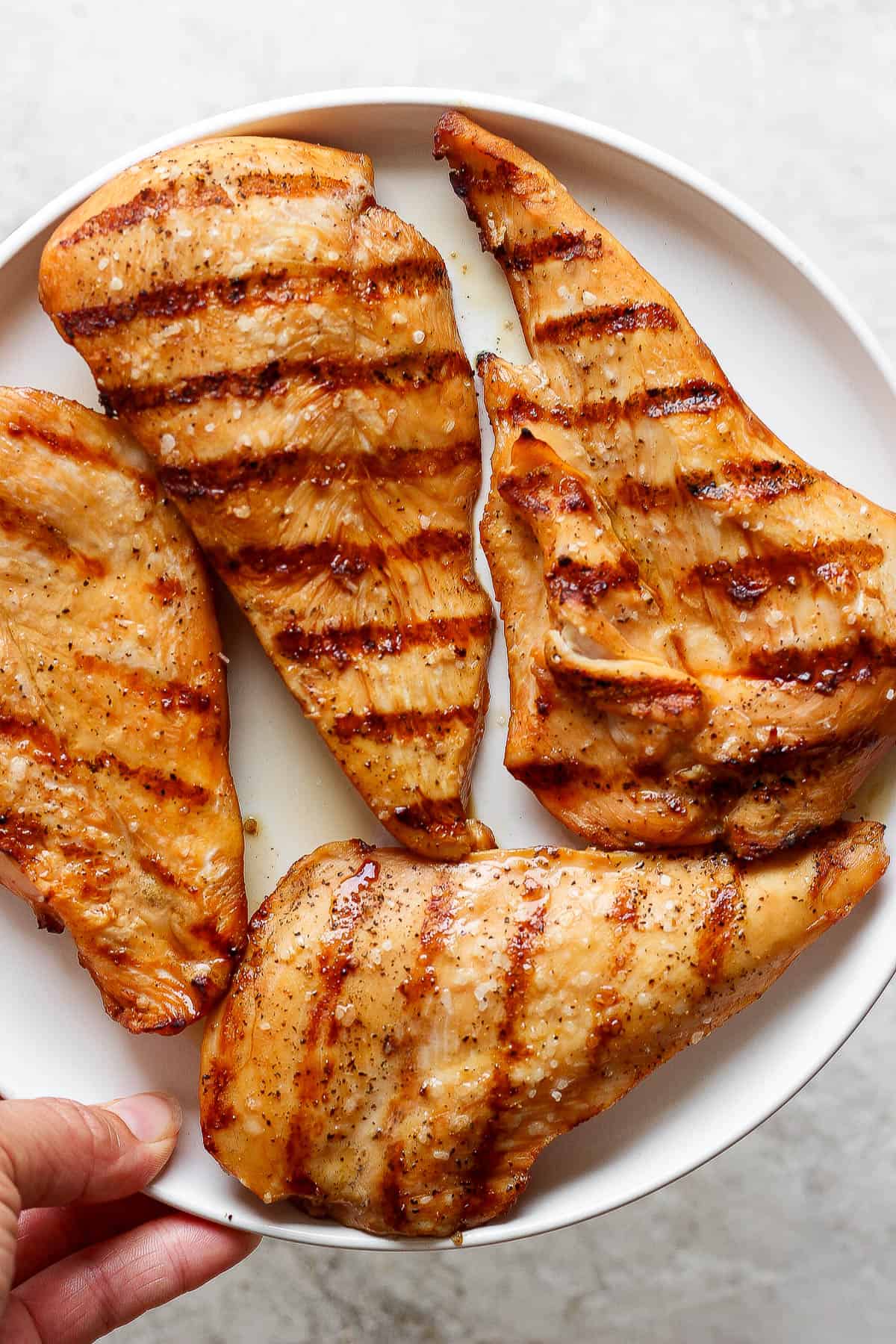 The best recipe for juicy grilled chicken cutlets.